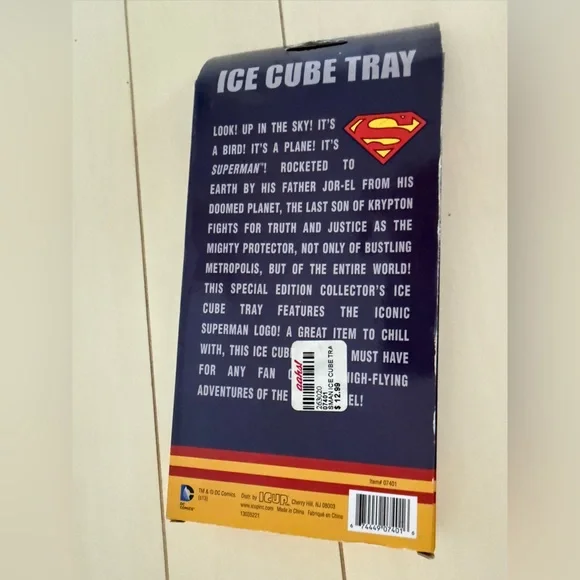Superman Red Ice Cube Tray - Picture 2 of 2